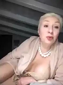 Snapshot of divinaerotica chatting on 02.28.25 divinaerotica online show from 02.28.25