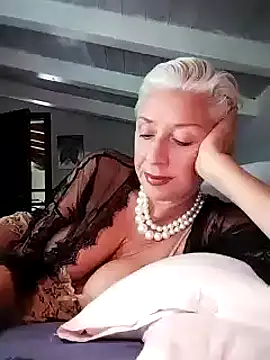 Snapshot of divinaerotica chatting on 09.09.25 divinaerotica online show from 09.09.25