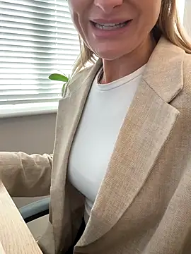 Phoebe Lily online show from 10.28.25