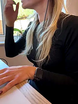 Phoebe Lily online show from 11.24.25