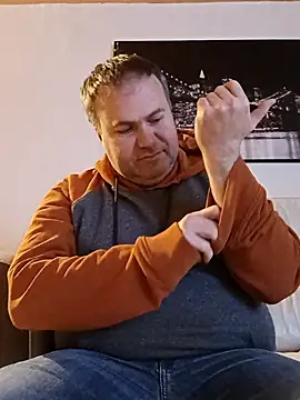 Snapshot of Pourleplasirs chatting on 03.09.25 Pourleplasirs online show from 03.09.25