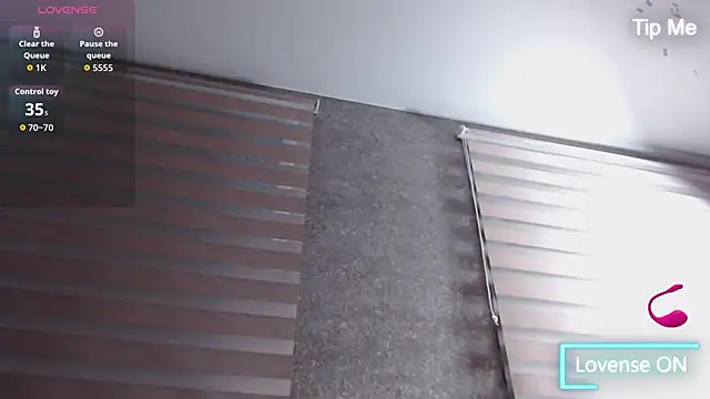 Snapshot of LillySquirtShot chatting on 01.14.26 LillySquirtShot online show from 01.14.26