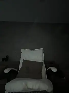 Snapshot of LillySquirtShot chatting on 05.05.26 LillySquirtShot online show from 05.05.26