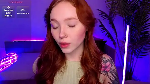 Snapshot of Maya_Light chatting on 01.06.26 Maya Light online show from 01.06.26