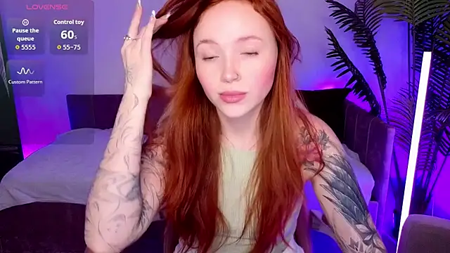 Snapshot of Maya_Light chatting on 02.11.26 Maya Light online show from 02.11.26