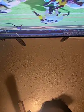 Snapshot of B3-Dindles chatting on 10.10.25 B3-Dindles online show from 10.10.25