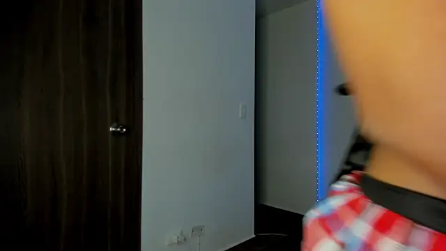 Snapshot of victoriacolin chatting on 11.14.25 victoriacolin online show from 11.14.25