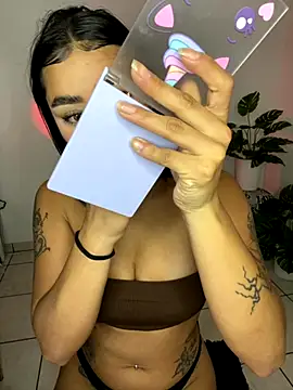 Snapshot of meli_ortiz_ chatting on 11.24.25 meli ortiz online show from 11.24.25