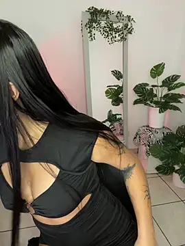 Snapshot of meli_ortiz_ chatting on 12.04.25 meli ortiz online show from 12.04.25