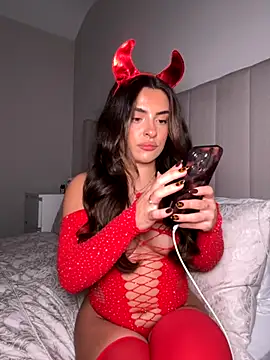 Snapshot of cute_carly_ chatting on 10.13.25 cute carly  online show from 10.13.25