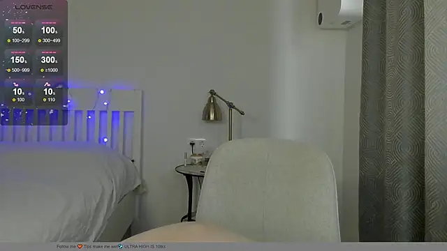 Snapshot of Hustle_Babyy chatting on 10.04.25 Hustle Babyy online show from 10.04.25