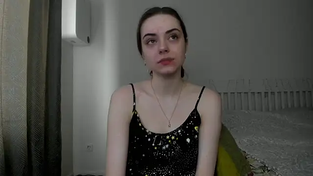 Snapshot of Hustle_Babyy chatting on 11.13.25 Hustle Babyy online show from 11.13.25