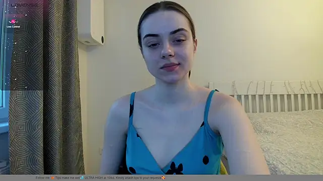 Snapshot of Hustle_Babyy chatting on 12.15.25 Hustle Babyy online show from 12.15.25