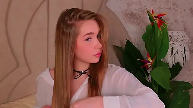 Snapshot of EvansLover chatting on 10.11.25 EvansLover online show from 10.11.25