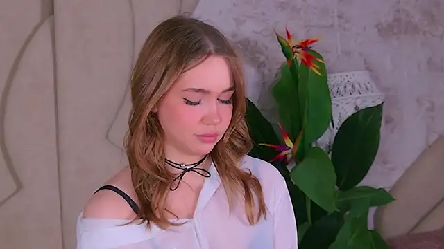 Snapshot of EvansLover chatting on 10.18.25 EvansLover online show from 10.18.25