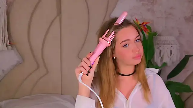 Snapshot of EvansLover chatting on 11.16.25 EvansLover online show from 11.16.25