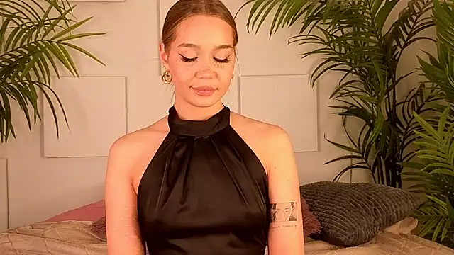 Snapshot of EvansLover chatting on 12.14.25 EvansLover online show from 12.14.25