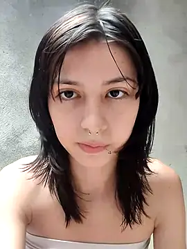 Snapshot of Maiden-Hot chatting on 02.23.25 Maiden-Hot online show from 02.23.25