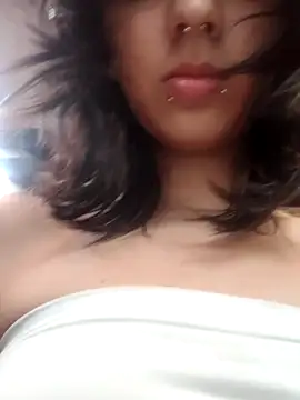 Snapshot of Maiden-Hot chatting on 03.18.25 Maiden-Hot online show from 03.18.25