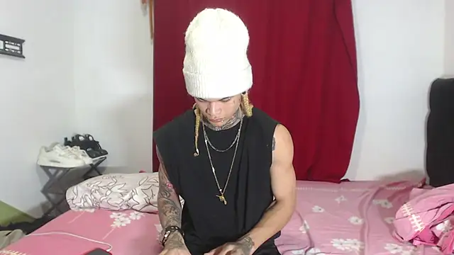 Snapshot of hot_man05 chatting on 01.31.25 hot man05 online show from 01.31.25