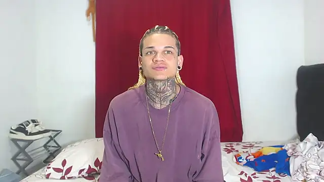 Snapshot of hot_man05 chatting on 02.03.25 hot man05 online show from 02.03.25