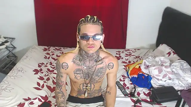 Snapshot of hot_man05 chatting on 02.03.25 hot man05 online show from 02.03.25