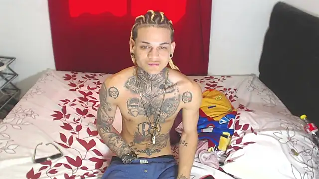 Snapshot of hot_man05 chatting on 02.03.25 hot man05 online show from 02.03.25