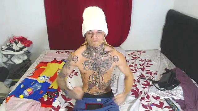 Snapshot of hot_man05 chatting on 02.04.25 hot man05 online show from 02.04.25