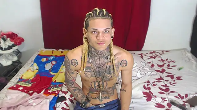 Snapshot of hot_man05 chatting on 02.05.25 hot man05 online show from 02.05.25