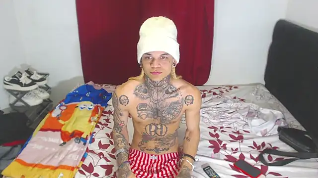 Snapshot of hot_man05 chatting on 02.11.25 hot man05 online show from 02.11.25