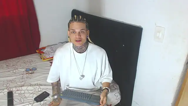 Snapshot of hot_man05 chatting on 02.16.25 hot man05 online show from 02.16.25