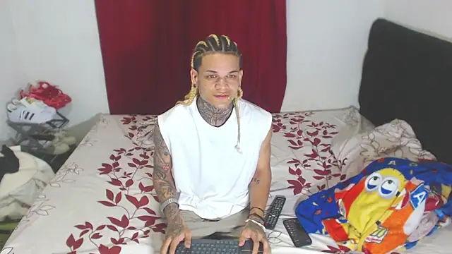 Snapshot of hot_man05 chatting on 02.18.25 hot man05 online show from 02.18.25