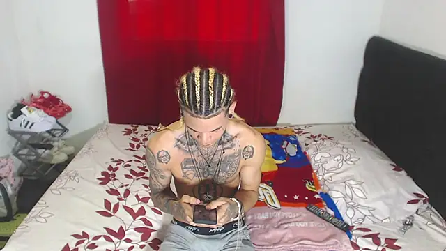 Snapshot of hot_man05 chatting on 02.19.25 hot man05 online show from 02.19.25