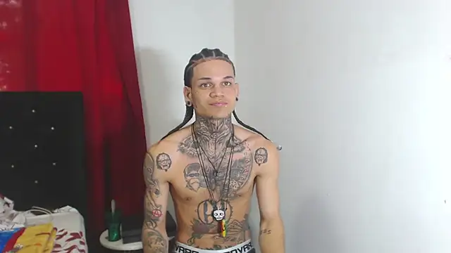 Snapshot of hot_man05 chatting on 02.21.25 hot man05 online show from 02.21.25