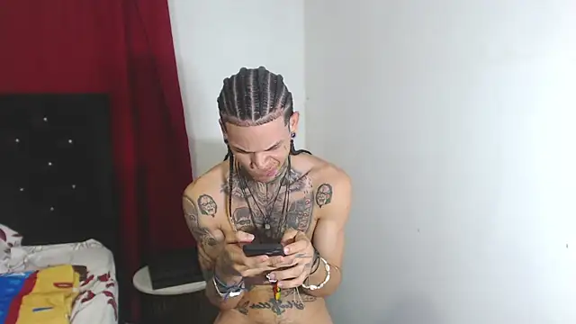 Snapshot of hot_man05 chatting on 02.22.25 hot man05 online show from 02.22.25