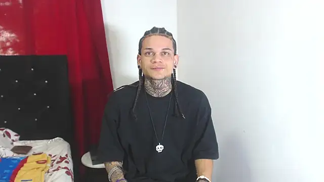 Snapshot of hot_man05 chatting on 02.23.25 hot man05 online show from 02.23.25