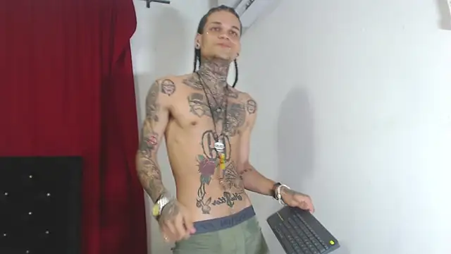 Snapshot of hot_man05 chatting on 02.24.25 hot man05 online show from 02.24.25