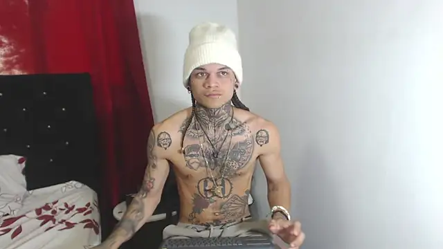 Snapshot of hot_man05 chatting on 02.28.25 hot man05 online show from 02.28.25