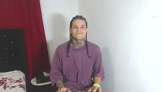 Snapshot of hot_man05 chatting on 03.02.25 hot man05 online show from 03.02.25