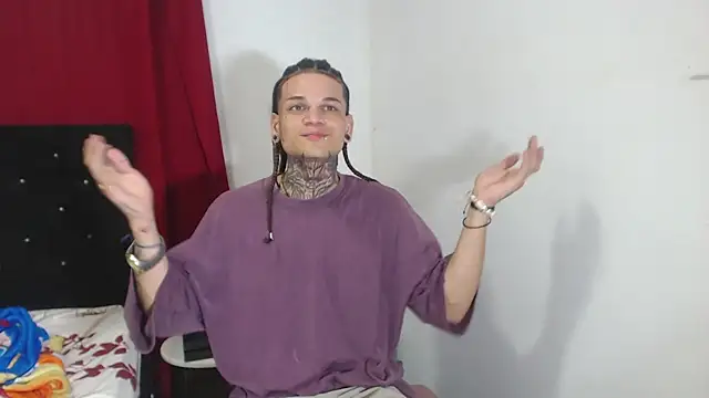 Snapshot of hot_man05 chatting on 03.03.25 hot man05 online show from 03.03.25