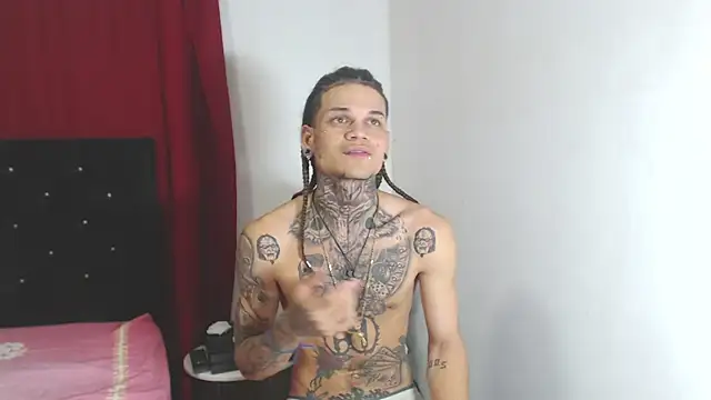 Snapshot of hot_man05 chatting on 03.07.25 hot man05 online show from 03.07.25