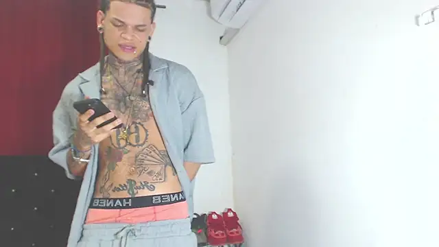 Snapshot of hot_man05 chatting on 03.08.25 hot man05 online show from 03.08.25