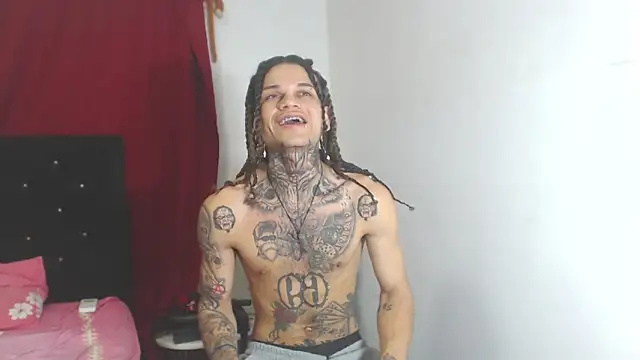 Snapshot of hot_man05 chatting on 03.16.25 hot man05 online show from 03.16.25