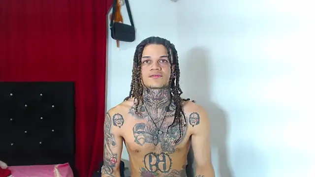 Snapshot of hot_man05 chatting on 03.18.25 hot man05 online show from 03.18.25