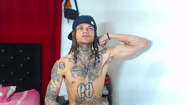 Snapshot of hot_man05 chatting on 03.19.25 hot man05 online show from 03.19.25