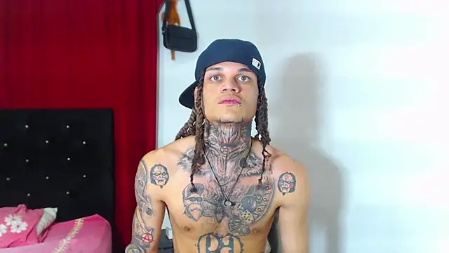 Snapshot of hot_man05 chatting on 03.19.25 hot man05 online show from 03.19.25