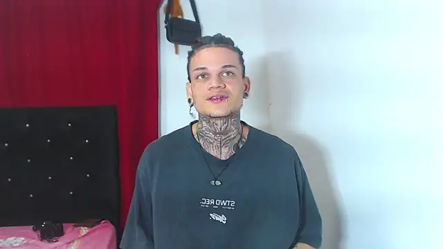 Snapshot of hot_man05 chatting on 03.20.25 hot man05 online show from 03.20.25