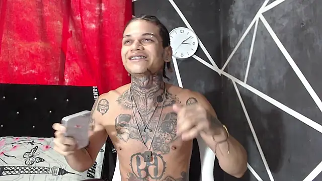 Snapshot of hot_man05 chatting on 09.29.25 hot man05 online show from 09.29.25