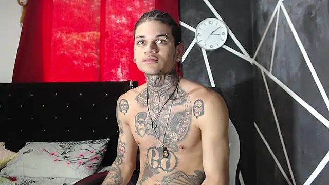 Snapshot of hot_man05 chatting on 10.02.25 hot man05 online show from 10.02.25