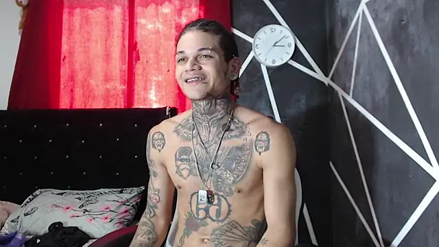 Snapshot of hot_man05 chatting on 10.03.25 hot man05 online show from 10.03.25